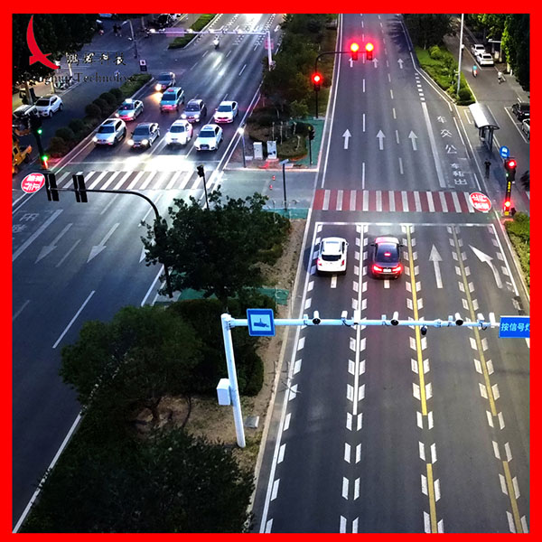 路口多位一体灯+电警杆组合